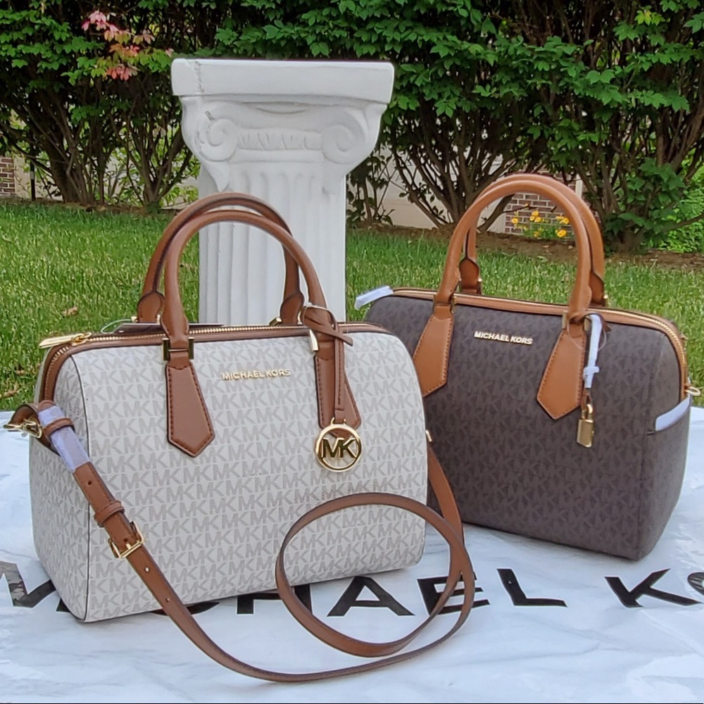 MICHAEL KORS DUGGLE BAG MK SIGNATURE VANILLA BLACK - Picture 1 of 8
